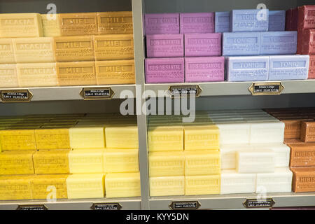 Bunte, Shop, Anzeige, Seife, Aleppo, Savon D'Alep, Duft, Duft, Duft, Aroma, at, La Maison du Savon de Marseille, innerhalb, Carcassonne, Schloss, Frankreich, Stockfoto