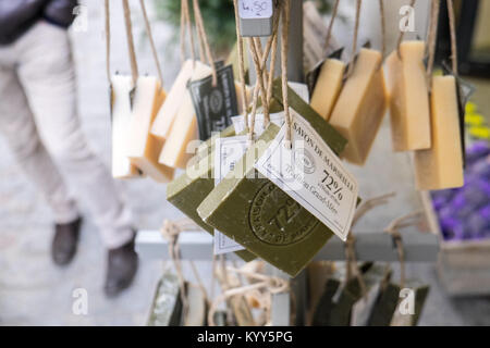 Bunte, Shop, Anzeige, Seife, Aleppo, Savon D'Alep, Duft, Duft, Duft, Aroma, at, La Maison du Savon de Marseille, innerhalb, Carcassonne, Schloss, Frankreich, Stockfoto