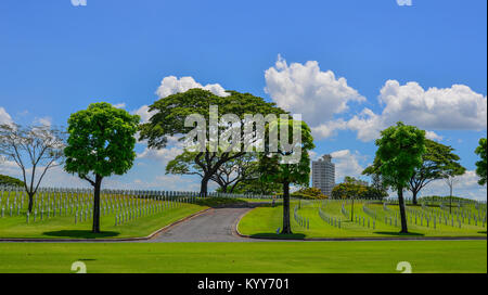 Manila, Philippinen - Apr 14, 2017. Manila American Cemetery und Gedenkstätte im Sommer Tag. Der Friedhof enthält die größte Anzahl der Gräber unserer mil Stockfoto