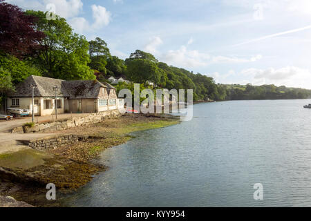 Friedlichen frühen Sommermorgen auf der malerischen Bootsanlegestellen in der Mündung des Helford am Alten Hafen Navas, Cornwall, Großbritannien Stockfoto