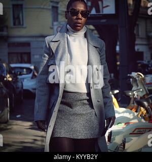 Mailand, Italien. 13 Jan, 2018. Mailand - 13. Januar 2018 Frau auf der Straße während der Fashion Week in Mailand Mann Quelle: Mauro Del Signore/Pacific Press/Alamy leben Nachrichten Stockfoto