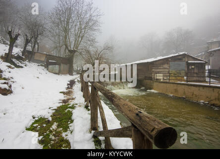 Tagliacozzo (Italien) - ein kleines hübsches Dorf in der Provinz L'Aquila, in der Region der Abruzzen, oft im Schnee im Winter abgedeckt. Stockfoto