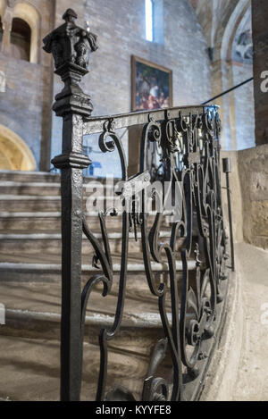 Innenraum der romanischen Basilika St. George, der Prager Burg, Prag, Tschechische Republik Stockfoto