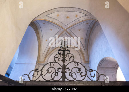 Low Angle View der Decke in St. George's Basilika, Prag, Tschechische Republik Stockfoto