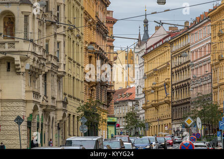 Beeindruckende Architektur in der Nähe der Flussufer Boulevard oder Masarykovo nábř, Prag, Tschechische Republik Stockfoto