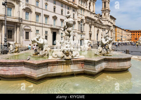Fontana del Moro (Moor) Brunnen auf der Piazza Navona, Rom, Italien Stockfoto