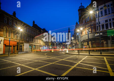 Der Blick hinunter Boar Lane, Leeds City Centre, West Yorkshire, England. Stockfoto