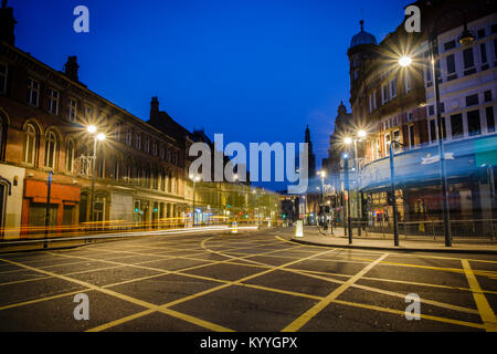 Der Blick hinunter Boar Lane, Leeds City Centre, West Yorkshire, England. Stockfoto