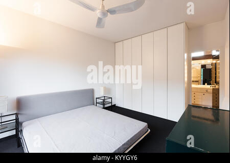 Interieur, komfortable Zimmer, moderne Möbel, Schlafzimmer Stockfoto