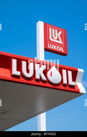 Lukoil sign an Tankstellen der russischen Ölfirma, Russland Stockfoto