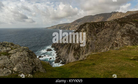 Slieve League im County Donegal, Irland. Bei 601 Meter es hat einige der höchsten Klippen, der auf der Insel Irland. Stockfoto