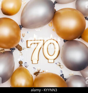 Geburtstag Feier Anzahl 70 Kerze mit Gold und Silber Ballons Stockfoto