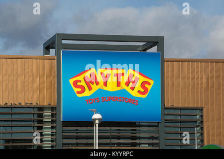 Smyths Spielzeug Superstores-shop Schilder oder Zeichen, Großbritannien Stockfoto