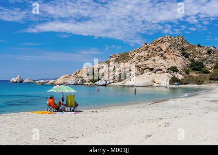 NAXOS, Griechenland: 24. Mai 2017: Mikri Vigla Strand auf der Insel Naxos, einer der schönsten Strände der Ägäis. Kykladen, Griechenland Stockfoto