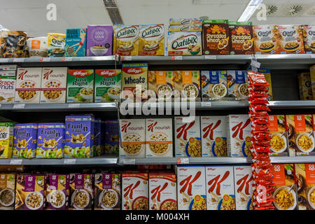 Frühstück Müsli Anzeige an die CO-OP, Supermarkt, England, Großbritannien Stockfoto