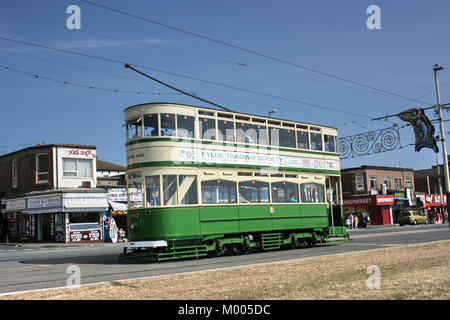 Historische Fahrzeuge der Straßenbahn Nr. 147 an Straßenbahn-Blackpool, Lancashire, Großbritannien - 27.Juni 2010 Stockfoto