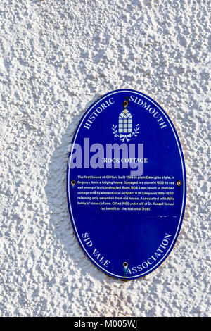 Historische Sidmouth Rock Cottage Blue Plaque, einer Küstenstadt und beliebter Urlaubsort an der englischen Kanalküste in Devon, Südwest-England Stockfoto