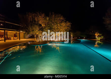 Schwimmbad in Abend Stockfoto
