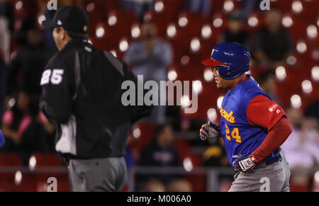 Miguel Cabrera de Venezuela en su Primer turno Al bat del Primer Inning es puesto, durante el World Baseball Classic en Estadio Charros de Jalisco en Guadalajara, Jalisco, Mexiko. Marzo 10, 2017. (Foto/Luis Gutierrez) Aspekte vor Puerto Rico's Spiel gegen Venezuela während der World Baseball Classic in Charros de Jalisco Stadium in Guadalajara, Jalisco, Mexiko. März 10, 2017. (Foto/Luis Gutierrez) Stockfoto