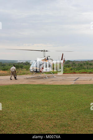 Sambesi Helicopter Company Bell 206L-3 LongRanger III, Mosi-Oa-Tunya, Viktoriafälle, Simbabwe. Stockfoto