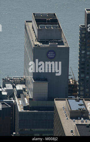 NYU Medical Center Tisch Krankenhaus (Uni/Schule lernen Krankenhaus sowie) vom Empire State Building, New York City, New York State, USA gesehen Stockfoto