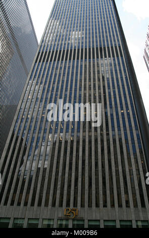 Die Exxon Building, 1251 Avenue of the Americas (6th Avenue), Manhattan, New York City, New York State, USA. Stockfoto