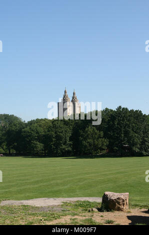 Das San Remo kooperative Mehrfamilienhaus in Central Park West, Manhattan, New York City, New York State, USA. Stockfoto
