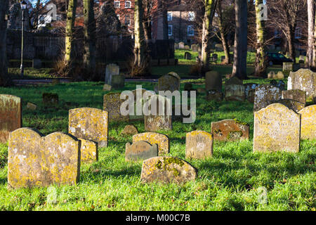 Antike Grabstätten in St. Edmundsbury Cathedral und Abtei. Bury St. Edmunds, Suffolk, East Anglia, England, UK. Stockfoto