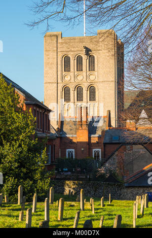 Der Normannische Turm mit Grabstätte St. Edmundsbury's Cathedral. Bury St. Edmunds, Suffolk, England, UK. Stockfoto