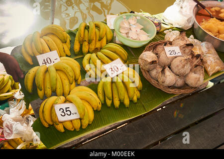 Obst und Gemüse Anbieter, Floating Market, Bangkok, Thailand Stockfoto