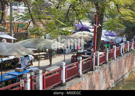 Bangkok, alte Stadt, am Kanal gelegenes Nahrungsmittelverkäufer Stockfoto