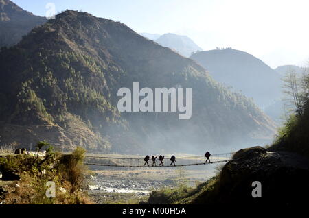 Wanderer auf dem Annapurna Circuit Stockfoto