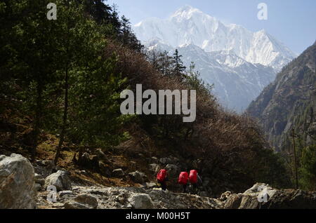 Wanderer auf dem Annapurna Circuit Stockfoto