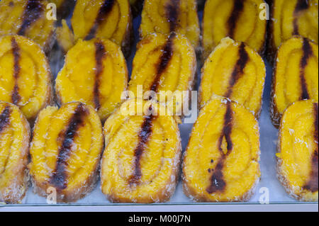 Rotwild Paw der traditionellen portugiesischen Kuchen zum Verkauf. Lissabon, Portugal Stockfoto