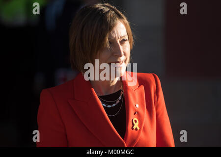 Barcelona, Spanien. 17 Jan, 2018. Januar 17, 2018 - Barcelona, Katalonien, Spanien - dem ehemaligen Präsidenten des Parlaments von Katalonien Carme Forcadell. Heute katalanischen Parlament beginnt eine neue Legislaturperiode nach 21 D-Wahl. Vorangegangenen Wahlperiode separatistische Aktivisten versuchten, Unabhängigkeit von Madrid zu erklären und viele der Führer der separatistischen Bewegung wurden verhaftet und die spanische Regierung übernahm die Kontrolle der Katalanischen Institutionen anwenden Verfassung Artikel 155. Credit: Jordi Boixareu/Alamy leben Nachrichten Stockfoto