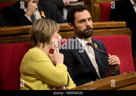 Barcelona, Spanien. 17 Jan, 2018. Januar 17, 2018 - Barcelona, Katalonien, Spanien - der neue Präsident des katalanischen Parlaments Roger Torrent der Esquerra Republicana Partei (ERC) bei der Eröffnung der Plenartagung. Heute katalanischen Parlament beginnt eine neue Legislaturperiode nach 21 D-Wahl. Vorangegangenen Wahlperiode separatistische Aktivisten versuchten, Unabhängigkeit von Madrid zu erklären und viele der Führer der separatistischen Bewegung wurden verhaftet und die spanische Regierung übernahm die Kontrolle der Katalanischen Institutionen anwenden Verfassung Artikel 155. Credit: Jordi Boixareu/Alamy leben Nachrichten Stockfoto