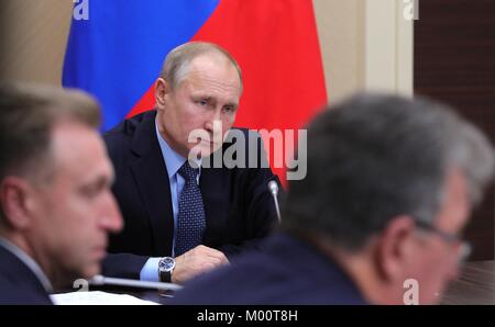 Kolomna, Russland. 17 Jan, 2018. Der russische Präsident Wladimir Putin Gastgeber ein Forum von kleinen Städten und historischen Siedlungen Januar 17, 2018 in Kolomna, Russland. Putin besucht die historische Stadt ländliche Entwicklung zu fördern und gleichzeitig den einzigartigen Charakter der traditionellen Dörfer. Credit: Planetpix/Alamy leben Nachrichten Stockfoto