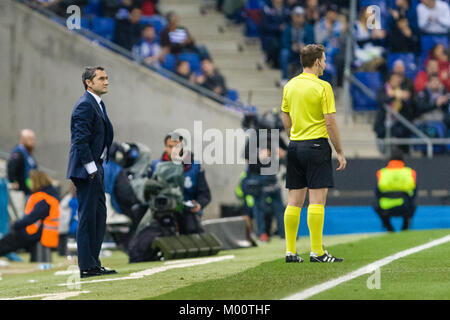 Barcelona, Spanien. 17 Jan, 2018. FC Barcelona Trainer Ernesto Valverde während des Spiels zwischen RCD Espanyol v FC Barcelona, für die Runde der 8 (1) der Schale des Königs, an RCDE Stadium am 17. Januar 2018 in Barcelona, Spanien gespielt. Credit: Gtres Información más Comuniación auf Linie, S.L./Alamy leben Nachrichten Stockfoto