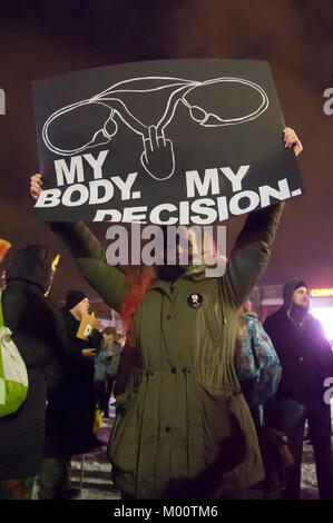 Danzig, Polen. 17 Jan, 2018. Frauen während der Schwarzen Protest gegen Abtreibung Verbot protestieren und anspruchsvollen reproduktive Rechte in Polen. Danzig, Polen. 17. Januar 2018 Credit: Wojciech Strozyk/Alamy leben Nachrichten Stockfoto