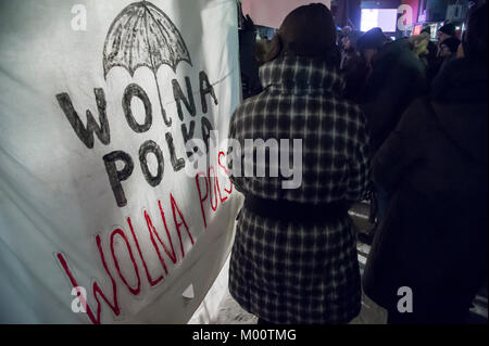 Danzig, Polen. 17 Jan, 2018. Frauen während der Schwarzen Protest gegen Abtreibung Verbot protestieren und anspruchsvollen reproduktive Rechte in Polen. Danzig, Polen. 17. Januar 2018 Credit: Wojciech Strozyk/Alamy leben Nachrichten Stockfoto