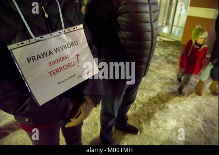 Danzig, Polen. 17 Jan, 2018. Frauen während der Schwarzen Protest gegen Abtreibung Verbot protestieren und anspruchsvollen reproduktive Rechte in Polen. Danzig, Polen. 17. Januar 2018 Credit: Wojciech Strozyk/Alamy leben Nachrichten Stockfoto