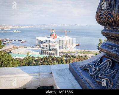 BAKU, Aserbaidschan - Dezember 27, 2017: Baku am Kaspischen Meer Mall Bau Blick von oben. Stockfoto