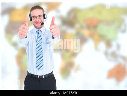 Reisebüro Mann mit Headset vor der Welt Karte Stockfoto