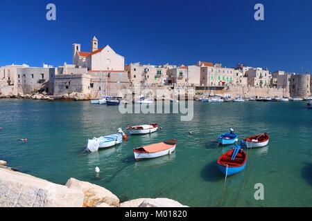 Fischerhafen in Italien - Giovinazzo Stadt in Apulien. Stockfoto