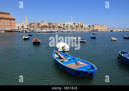 Bari Fischerboote - Hafen in der Region Apulien, Italien. Stockfoto