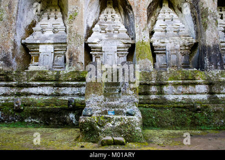 Rock-cut Schreine aus der Gruppe der Fünf, Gunung Kawi Komplex in Tampaksiring, Bali, Indonesien. Stockfoto