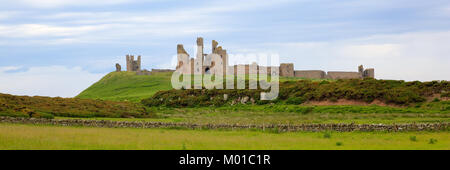 Englisch mittelalterlichen Burg Dunstanburgh Northumberland, England uk Panoramaaussicht Stockfoto