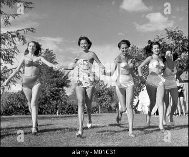 SOPHIA LOREN italienische Schauspielerin Dritter von mit anderen Kandidaten in den 1950er Miss Italia Wettbewerb links Stockfoto