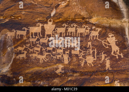 Große Jagd Panel, einer der besten petroglyph Panels in der Welt, indem die Fremont Kultur in Nine Mile Canyon, Utah, USA erstellt Stockfoto