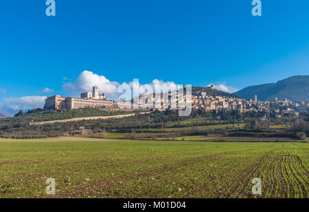 Assisi, Umbrien (Italien) - genial mittelalterlichen steinernen Stadt in Umbrien, mit Schloss und das berühmte Heiligtum des Heiligen Franziskus. Stockfoto